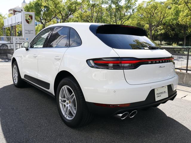 マカン マカン　スポーツテールパイプ（シルバー）　１８インチマカンＳホイール　プライバシーガラス　カラークレストホイールセンターキャップ　フロアマット（27枚目）