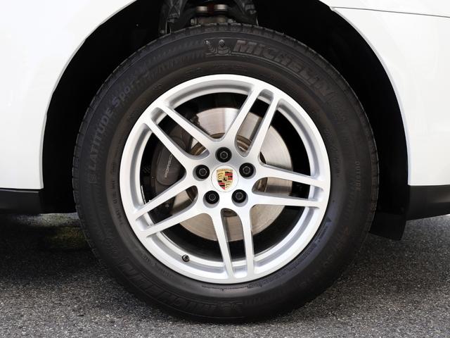 マカン マカン　スポーツテールパイプ（シルバー）　１８インチマカンＳホイール　プライバシーガラス　カラークレストホイールセンターキャップ　フロアマット（32枚目）