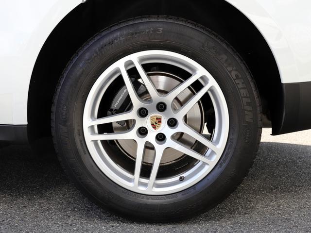 マカン マカン　スポーツテールパイプ（シルバー）　１８インチマカンＳホイール　プライバシーガラス　カラークレストホイールセンターキャップ　フロアマット（33枚目）