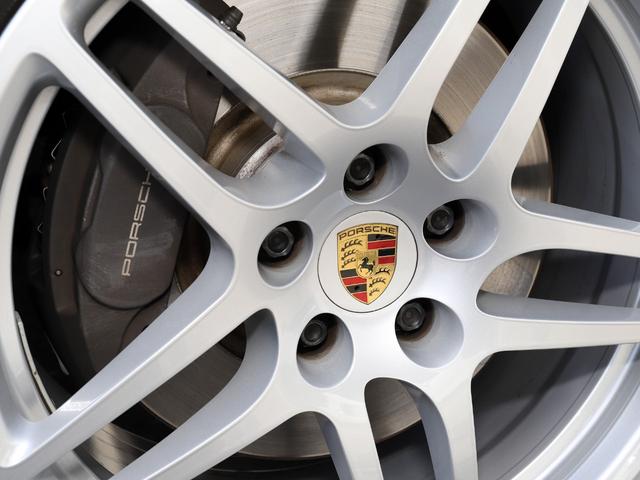 マカン マカン　スポーツテールパイプ（シルバー）　１８インチマカンＳホイール　プライバシーガラス　カラークレストホイールセンターキャップ　フロアマット（34枚目）