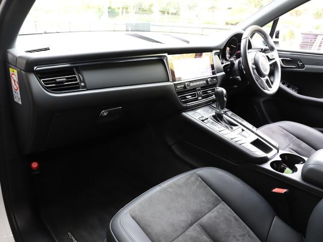 マカン マカン　スポーツテールパイプ（シルバー）　１８インチマカンＳホイール　プライバシーガラス　カラークレストホイールセンターキャップ　フロアマット（38枚目）