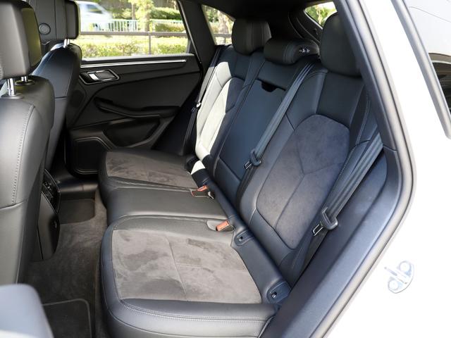 マカン マカン　スポーツテールパイプ（シルバー）　１８インチマカンＳホイール　プライバシーガラス　カラークレストホイールセンターキャップ　フロアマット（40枚目）