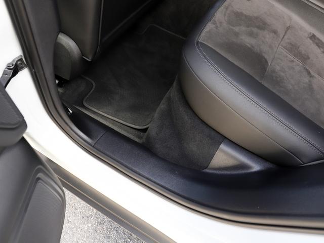 マカン マカン　スポーツテールパイプ（シルバー）　１８インチマカンＳホイール　プライバシーガラス　カラークレストホイールセンターキャップ　フロアマット（45枚目）