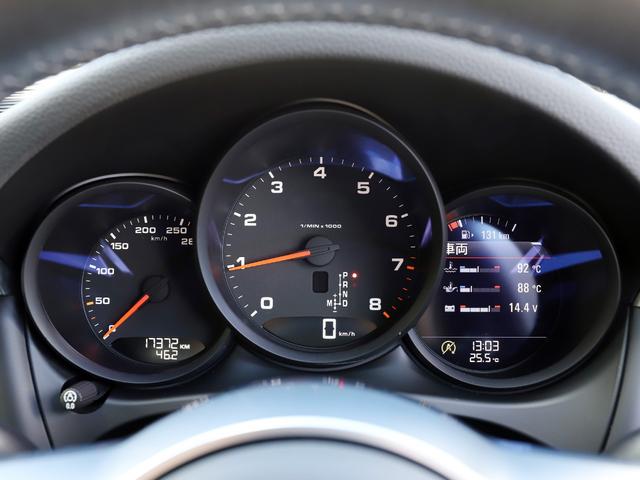 マカン マカン　スポーツテールパイプ（シルバー）　１８インチマカンＳホイール　プライバシーガラス　カラークレストホイールセンターキャップ　フロアマット（46枚目）