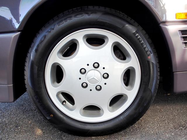 �������P�U�C���`�̂W���A���~�z�C�[�����K�����������O�b�h�R���f�B�V�����ł���@�^�C���̓s�����o�n�v�d�q�f�x�𑕒����Ă��܂���