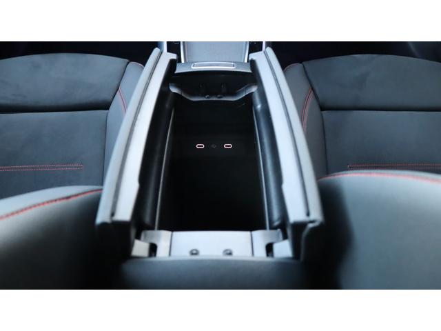 納車前整備は、メルセデスベンツ国際認定メカニックによる最新の検査ライン等の施設が充実した当社工場で入念に行います。＞ＵＳＢ−Ｃ端子