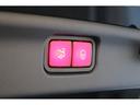 Ｃ２００　４マチックアバンギャルド　ワンオーナー新車保証継承　ベーシックパッケージ　パノラミックスライディングルーフ　ヘッドアップディスプレイ　アンビエントライト　ＭＢＵＸナビゲーション(35枚目)