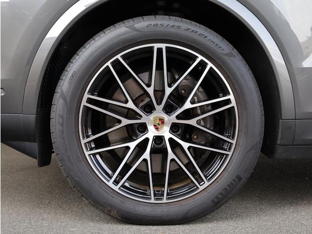 カイエンクーペ カイエン　Ｅ‐ハイブリッド　クーペ　２０２４年モデル　新車保証継承付　ステアリングヒーター　シートヒーター（フロント／リア）　シートベンチレーション　ソフトクローズドア　１４ｗａｙパワーシートメモリーパッケージ　パノラマルーフ（4枚目）