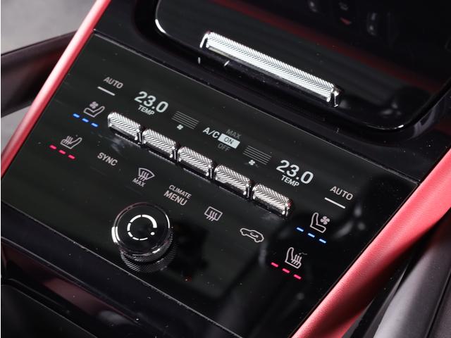 カイエンクーペ カイエン　Ｅ‐ハイブリッド　クーペ　２０２４年モデル　新車保証継承付　ステアリングヒーター　シートヒーター（フロント／リア）　シートベンチレーション　ソフトクローズドア　１４ｗａｙパワーシートメモリーパッケージ　パノラマルーフ（12枚目）