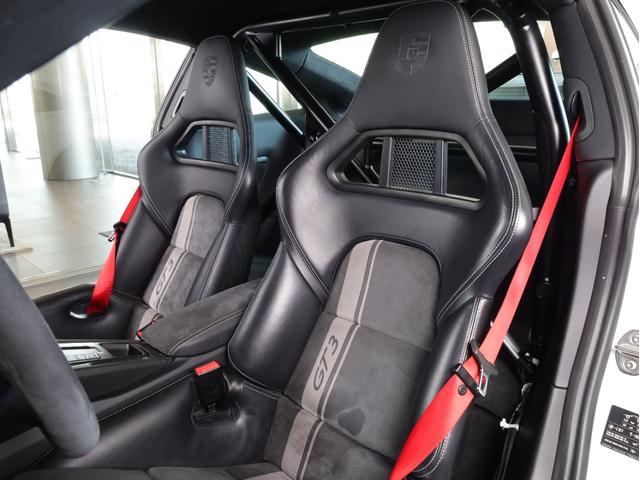 ９１１ ９１１ＧＴ３　２０１８年モデル　認定中古車保証継承付　クラブスポーツパッケージ　シートヒーター　フロントリフトシステム　スポーツバケットシート　スポクロ　リバーシングカメラ　カーボンインテリアパッケージ（22枚目）