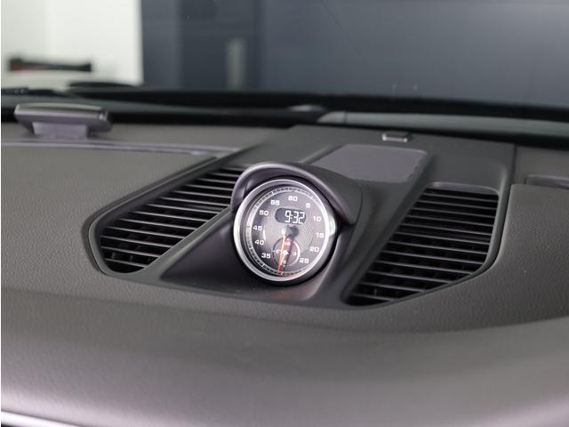 ９１１ ９１１カレラブラックエディション　２０１６年モデル　認定中古車保証継承付　スポーツクロノパッケージ　ＰＡＳＭ　サーボトロニック　電動格納ドアミラー　クルーズコントロール　ＢＯＳＥ　ＬＥＤヘッドライト（ＰＤＬＳ＋）（9枚目）