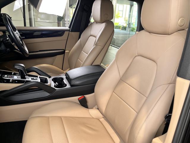 カイエン ベースグレード　２０１９年モデル　認定中古車保証付（12枚目）