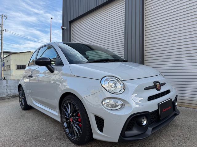 アバルト６９５ コンペティツィオーネ　ＳＡＢＥＬＴカーボンシェルシート　ＢＲＥＭＢＯキャリパー　ＲＥＣＯＲＤ　ＭＯＮＺＡマフラー　メダルアンテナ　純正ドライブレコーダー（2枚目）