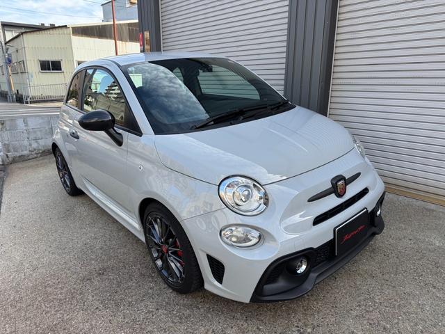 アバルト６９５ コンペティツィオーネ　ＳＡＢＥＬＴカーボンシェルシート　ＢＲＥＭＢＯキャリパー　ＲＥＣＯＲＤ　ＭＯＮＺＡマフラー　メダルアンテナ　純正ドライブレコーダー（3枚目）