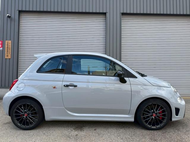 アバルト６９５ コンペティツィオーネ　ＳＡＢＥＬＴカーボンシェルシート　ＢＲＥＭＢＯキャリパー　ＲＥＣＯＲＤ　ＭＯＮＺＡマフラー　メダルアンテナ　純正ドライブレコーダー（4枚目）