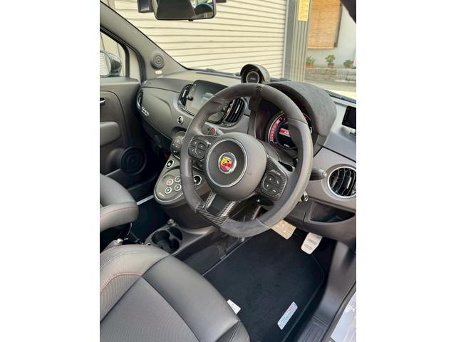 アバルト６９５ コンペティツィオーネ　ＳＡＢＥＬＴカーボンシェルシート　ＢＲＥＭＢＯキャリパー　ＲＥＣＯＲＤ　ＭＯＮＺＡマフラー　メダルアンテナ　純正ドライブレコーダー（5枚目）