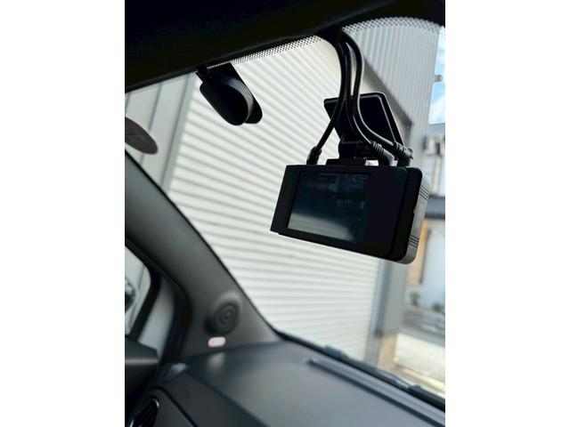 アバルト６９５ コンペティツィオーネ　ＳＡＢＥＬＴカーボンシェルシート　ＢＲＥＭＢＯキャリパー　ＲＥＣＯＲＤ　ＭＯＮＺＡマフラー　メダルアンテナ　純正ドライブレコーダー（8枚目）