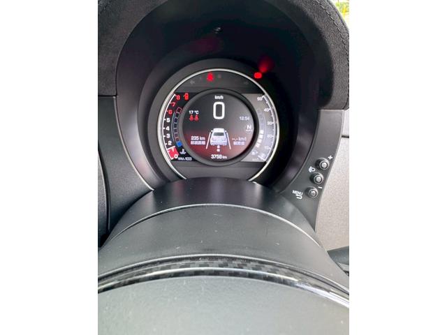 アバルト６９５ コンペティツィオーネ　ＳＡＢＥＬＴカーボンシェルシート　ＢＲＥＭＢＯキャリパー　ＲＥＣＯＲＤ　ＭＯＮＺＡマフラー　メダルアンテナ　純正ドライブレコーダー（9枚目）