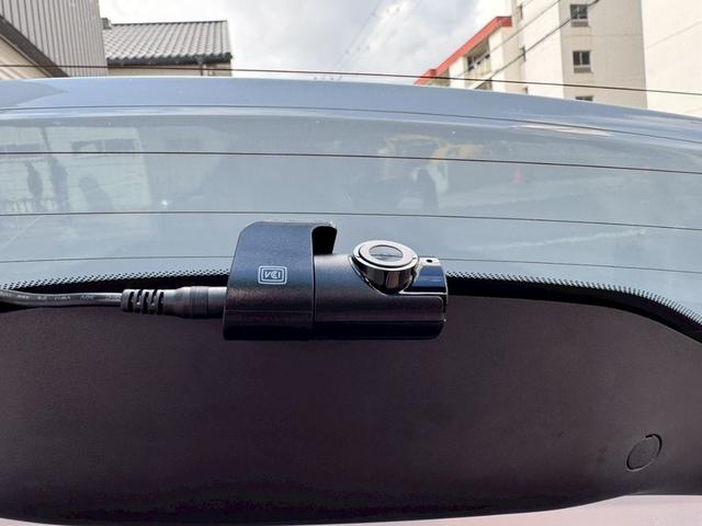 アバルト６９５ コンペティツィオーネ　ＳＡＢＥＬＴカーボンシェルシート　ＢＲＥＭＢＯキャリパー　ＲＥＣＯＲＤ　ＭＯＮＺＡマフラー　メダルアンテナ　純正ドライブレコーダー（13枚目）