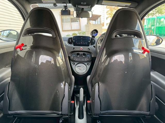 アバルト６９５ コンペティツィオーネ　ＳＡＢＥＬＴカーボンシェルシート　ＢＲＥＭＢＯキャリパー　ＲＥＣＯＲＤ　ＭＯＮＺＡマフラー　メダルアンテナ　純正ドライブレコーダー（15枚目）