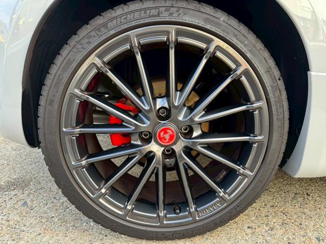 アバルト６９５ コンペティツィオーネ　ＳＡＢＥＬＴカーボンシェルシート　ＢＲＥＭＢＯキャリパー　ＲＥＣＯＲＤ　ＭＯＮＺＡマフラー　メダルアンテナ　純正ドライブレコーダー（19枚目）