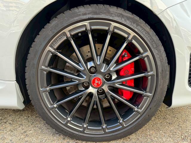 アバルト６９５ コンペティツィオーネ　ＳＡＢＥＬＴカーボンシェルシート　ＢＲＥＭＢＯキャリパー　ＲＥＣＯＲＤ　ＭＯＮＺＡマフラー　メダルアンテナ　純正ドライブレコーダー（20枚目）