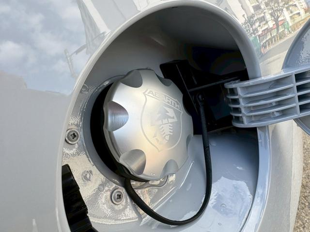 アバルト６９５ コンペティツィオーネ　ＳＡＢＥＬＴカーボンシェルシート　ＢＲＥＭＢＯキャリパー　ＲＥＣＯＲＤ　ＭＯＮＺＡマフラー　メダルアンテナ　純正ドライブレコーダー（21枚目）