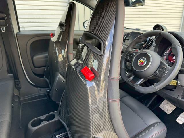 アバルト６９５ コンペティツィオーネ　ＳＡＢＥＬＴカーボンシェルシート　ＢＲＥＭＢＯキャリパー　ＲＥＣＯＲＤ　ＭＯＮＺＡマフラー　メダルアンテナ　純正ドライブレコーダー（25枚目）