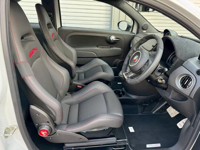 アバルト６９５ コンペティツィオーネ　ＳＡＢＥＬＴカーボンシェルシート　ＢＲＥＭＢＯキャリパー　ＲＥＣＯＲＤ　ＭＯＮＺＡマフラー　メダルアンテナ　純正ドライブレコーダー（26枚目）