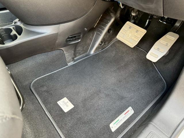 アバルト６９５ コンペティツィオーネ　ＳＡＢＥＬＴカーボンシェルシート　ＢＲＥＭＢＯキャリパー　ＲＥＣＯＲＤ　ＭＯＮＺＡマフラー　メダルアンテナ　純正ドライブレコーダー（27枚目）