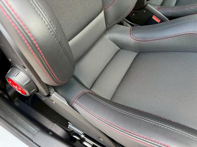 アバルト６９５ コンペティツィオーネ　ＳＡＢＥＬＴカーボンシェルシート　ＢＲＥＭＢＯキャリパー　ＲＥＣＯＲＤ　ＭＯＮＺＡマフラー　メダルアンテナ　純正ドライブレコーダー（35枚目）