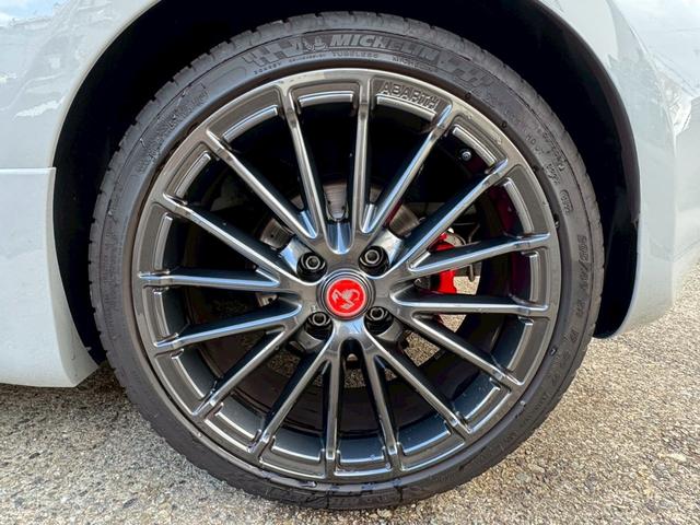 アバルト６９５ コンペティツィオーネ　ＳＡＢＥＬＴカーボンシェルシート　ＢＲＥＭＢＯキャリパー　ＲＥＣＯＲＤ　ＭＯＮＺＡマフラー　メダルアンテナ　純正ドライブレコーダー（41枚目）