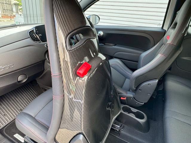 アバルト６９５ コンペティツィオーネ　ＳＡＢＥＬＴカーボンシェルシート　ＢＲＥＭＢＯキャリパー　ＲＥＣＯＲＤ　ＭＯＮＺＡマフラー　メダルアンテナ　純正ドライブレコーダー（47枚目）