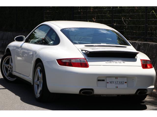 ９１１ ９１１カレラ４　ターボボディ　１８インチカレラＩＩＩホイール　ＰＳＭ　キセノンライト　電動サンルーフ　ブラックレザー　シートヒーター　取説　保証書　ワンオーナー車（18枚目）