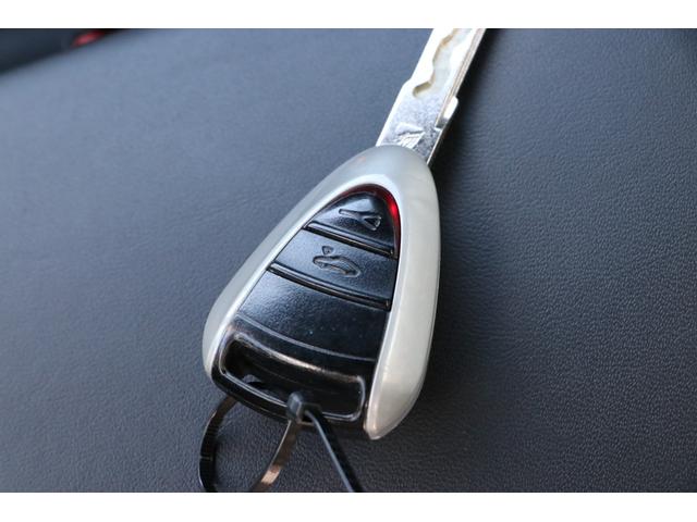 ９１１ ９１１カレラ４　ターボボディ　１８インチカレラＩＩＩホイール　ＰＳＭ　キセノンライト　電動サンルーフ　ブラックレザー　シートヒーター　取説　保証書　ワンオーナー車（71枚目）