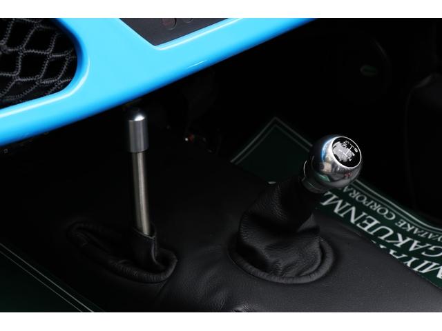 ４／４ ２シーター　メーカー新車保証付き令和７年４月　５速　ブラックレザーシート（ヒーター付）１ＤＩＮオーディオ　スピーカー　シルバーメッシュグリル　シャーシレールカバー　ドラレコ　ＥＴＣ　オプション（62枚目）