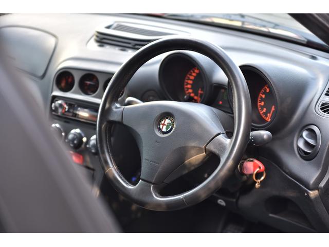 アルファ１５６ ２．５　Ｖ６　２４Ｖ　弊社顧客様下取り車　黒革シート　６ＭＴ　デジタルインナーミラー（17枚目）