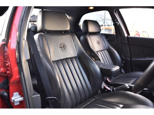 アルファ１５６ ２．５　Ｖ６　２４Ｖ　弊社顧客様下取り車　黒革シート　６ＭＴ　デジタルインナーミラー（45枚目）