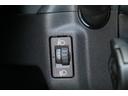 フィール　キーレス　ＥＴＣ　クルーズコントロール　横滑り防止装置　アルミホイー　オートエアコン　新車時付属品　Ｓキー(64枚目)