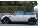 ＭＩＮＩ クーパー　弊社顧客様買取車　右Ｈ　６ＡＴ　ハーフレザーシート　プッシュスタート　スマートキー　オートエアコン　オートライト　横滑り防止装置　キセノンヘッドｒライト　取説　保証書　スペアキー（6枚目）