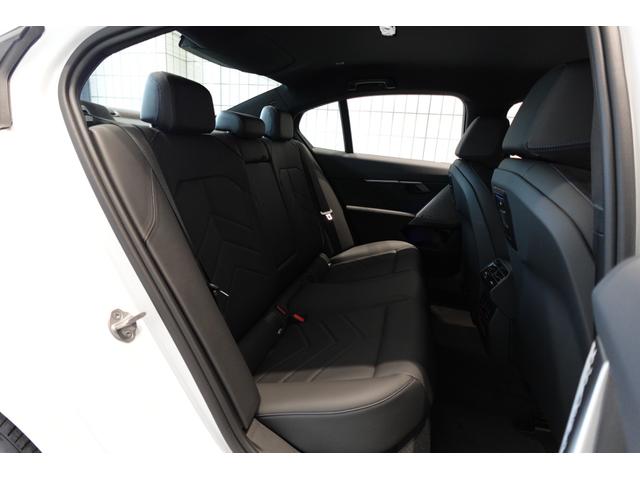 i5 eDrive 40 Mスポーツ 全方位カメラ ヘッドアップディスプレイ 黒合皮シート シートヒーター 純正地デジ 純正19インチAW ブラインドスポットモニター 電動リアゲート コンフォートアクセス アクティブクルーズコントロール(19枚目)