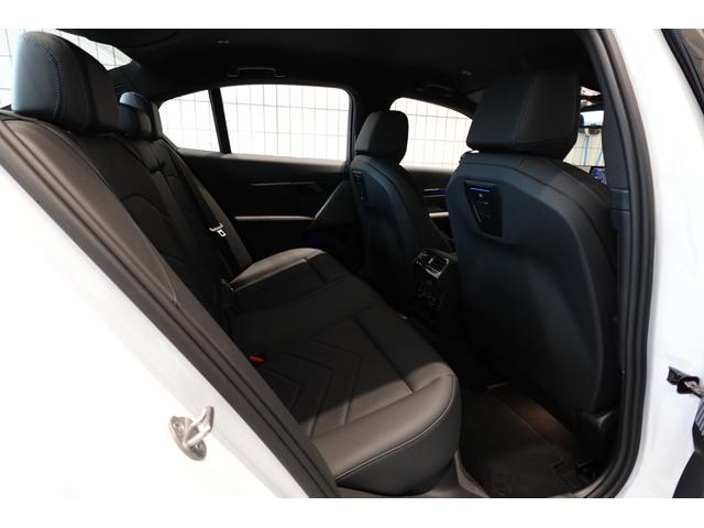 i5 eDrive 40 Mスポーツ 全方位カメラ ヘッドアップディスプレイ 黒合皮シート シートヒーター 純正地デジ 純正19インチAW ブラインドスポットモニター 電動リアゲート コンフォートアクセス アクティブクルーズコントロール(20枚目)