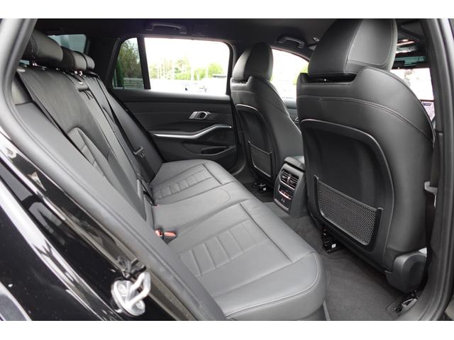 ３シリーズ ３２０ｄｘＤｒｉｖｅツーリングＭスポーツハイラインＰ　下取車　ワンオーナー車両　後期型　ハイラインパッケージ　コンフォートパッケージ　５０周年エンブレム　ワイヤレスチャージング　全方位カメラ　ヘッドアップディスプレイ　シートヒーター　純正１８インチＡＷ（19枚目）