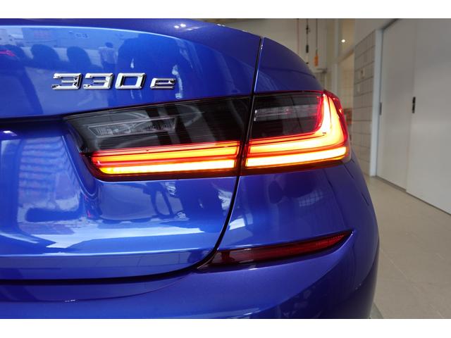 ３シリーズ ３３０ｅ　Ｍスポーツエディションジョイ＋ハイラインＰ　リアタイヤ２本新品交換　コンフォートパッケージ　黒革　ＡＣＣ　全周囲カメラ　ワイヤレスチャージ　ワンオーナー　オートトランク　電動シート　純正１８ＡＷ　純正ナビ　レーンチェンジウォーニング（75枚目）