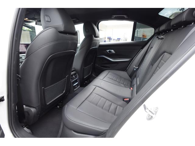 3シリーズ 320d xDrive Mスポーツ ハイラインパッケージ コンフォートパッケージ バックカメラ アクティブクルーズコントロール 純正18AW ワイヤレスチャージング ヘッドアップディスプレイ ワンオーナー ブラックレザー 認定中古車(24枚目)