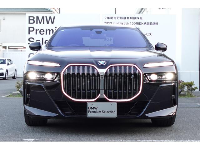i7 xDrive 60 Mスポーツ 元メーカー車両 Bowers&Wilkinsスピーカー パノラマガラスサンルーフ ソフトクローザードア 全方位カメラ 純正20インチアルミ ブラックレザーシート ベンチレーションシート 認定中古車(8枚目)