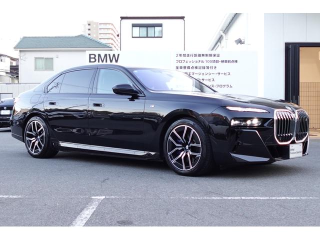 i7 xDrive 60 Mスポーツ 元メーカー車両 Bowers&Wilkinsスピーカー パノラマガラスサンルーフ ソフトクローザードア 全方位カメラ 純正20インチアルミ ブラックレザーシート ベンチレーションシート 認定中古車(9枚目)