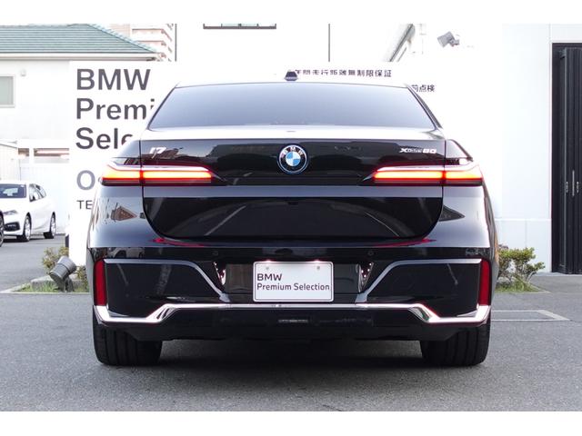i7 xDrive 60 Mスポーツ 元メーカー車両 Bowers&Wilkinsスピーカー パノラマガラスサンルーフ ソフトクローザードア 全方位カメラ 純正20インチアルミ ブラックレザーシート ベンチレーションシート 認定中古車(12枚目)