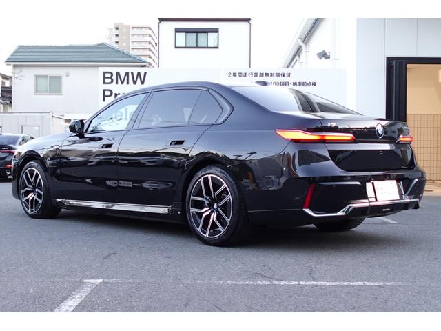 i7 xDrive 60 Mスポーツ 元メーカー車両 Bowers&Wilkinsスピーカー パノラマガラスサンルーフ ソフトクローザードア 全方位カメラ 純正20インチアルミ ブラックレザーシート ベンチレーションシート 認定中古車(13枚目)