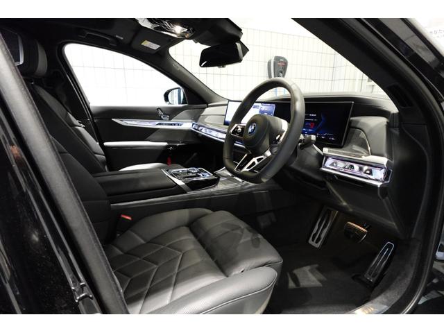 i7 xDrive 60 Mスポーツ 元メーカー車両 Bowers&Wilkinsスピーカー パノラマガラスサンルーフ ソフトクローザードア 全方位カメラ 純正20インチアルミ ブラックレザーシート ベンチレーションシート 認定中古車(18枚目)